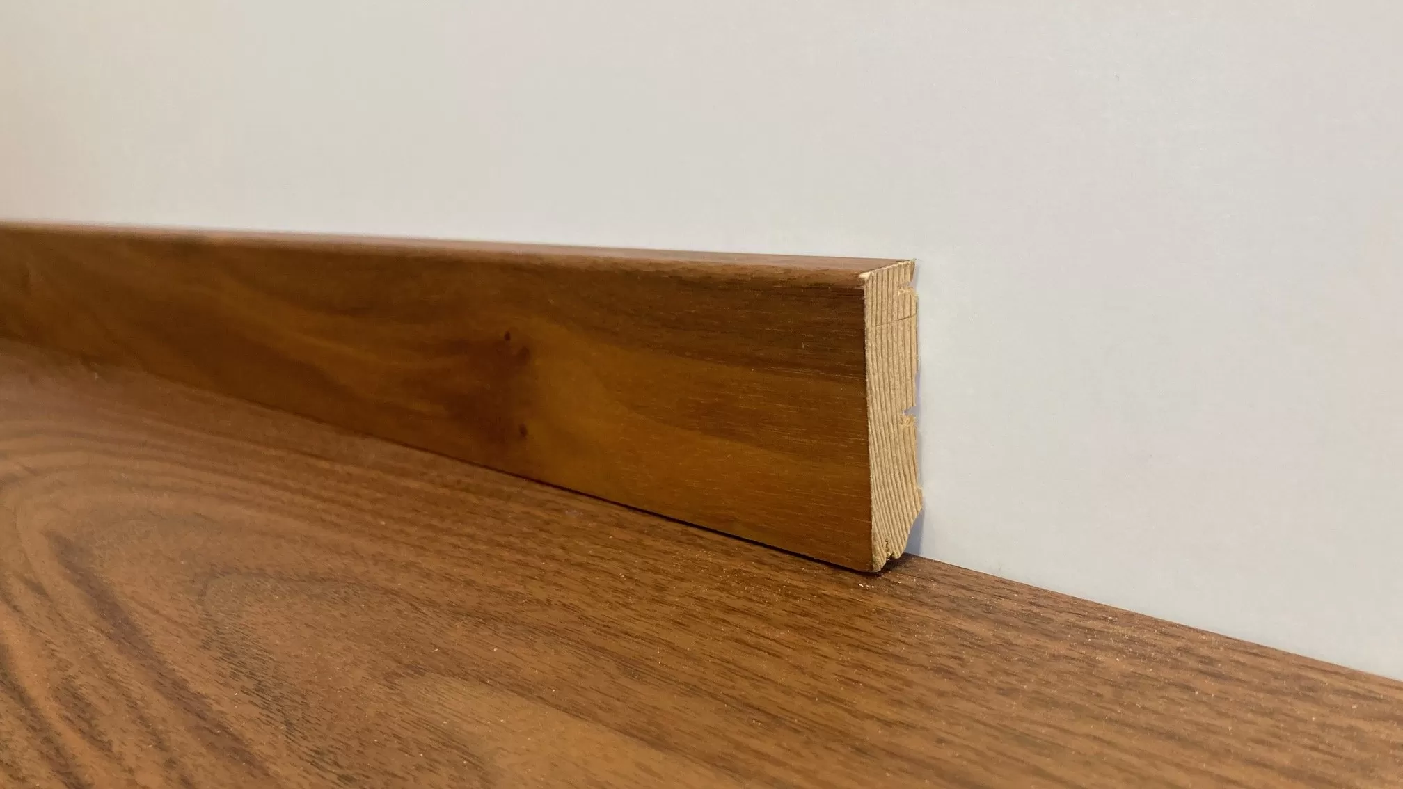 Lišta CUBE 631 Ořech výška 6 cm - olej