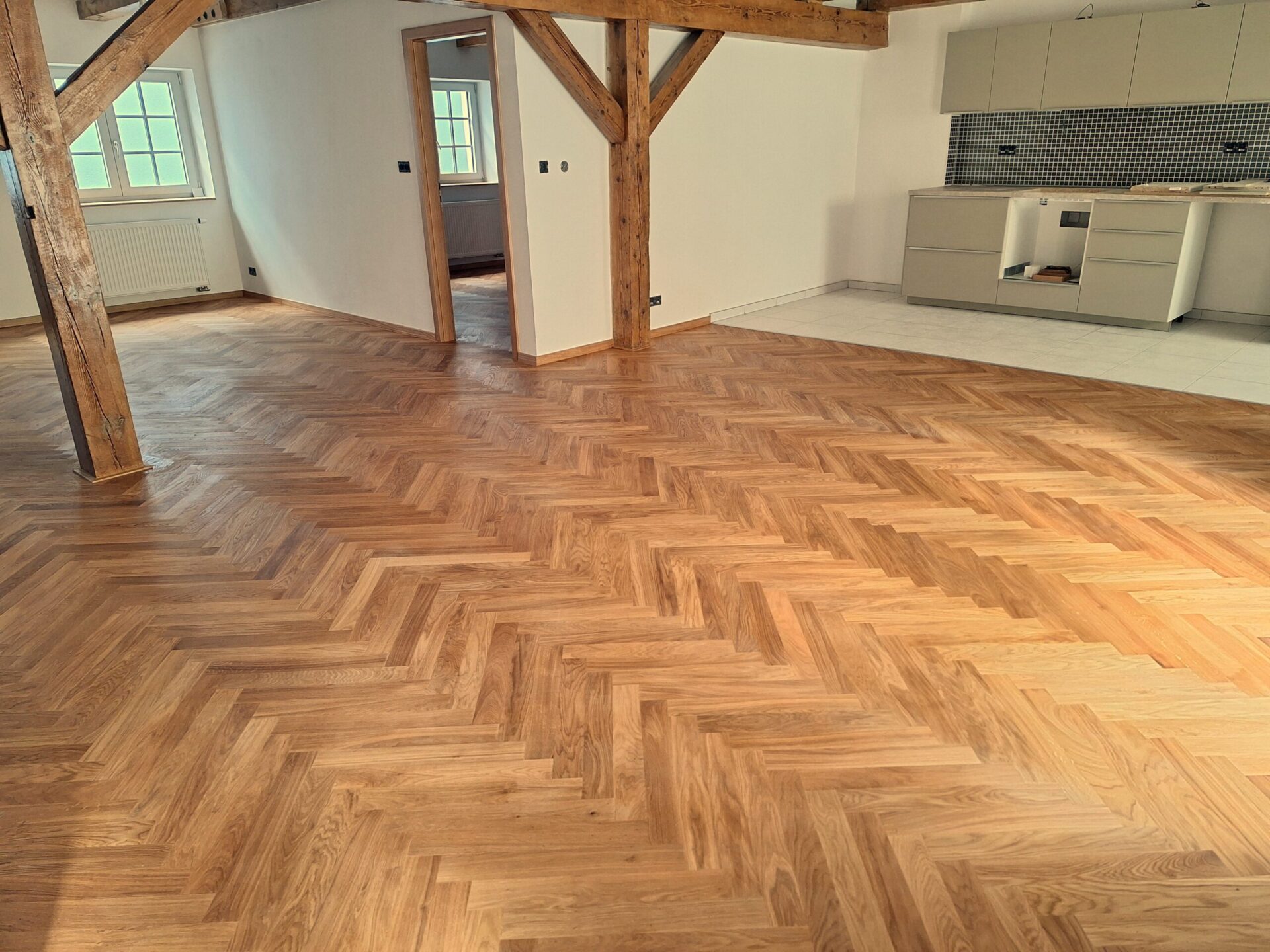 dřevěná podlaha do stromečku, dubové parkety, masivní podlaha dub