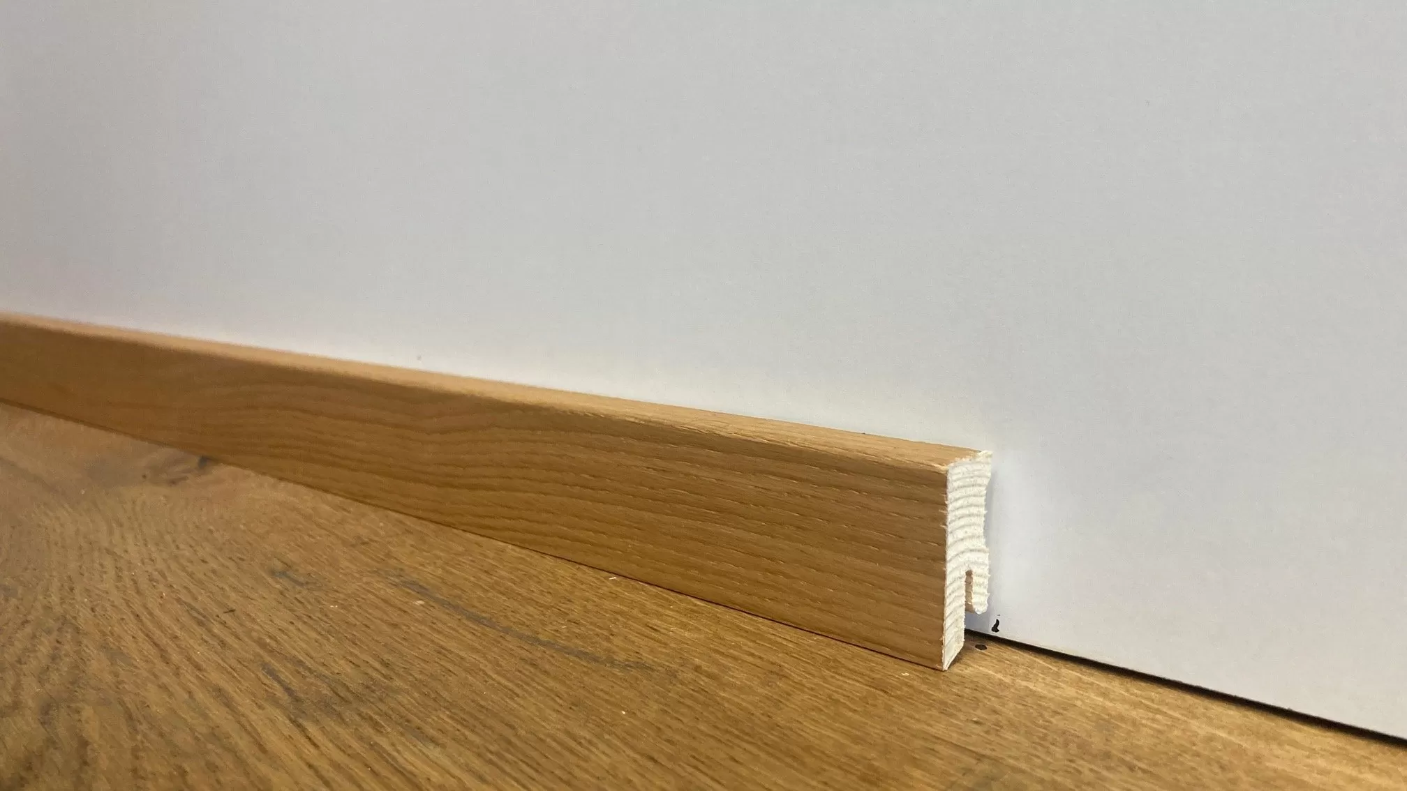 Lišta CUBE 630 Dub výška 4 cm - olej